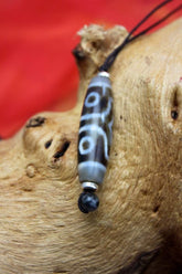 Agate 3-Eyed Vertical Dzi Bead Necklace