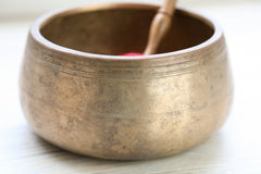 Antique Mani Singing Bowl - Third Eye Chakra 447Hz