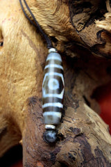 Agate 3-Eyed Vertical Dzi Bead Necklace