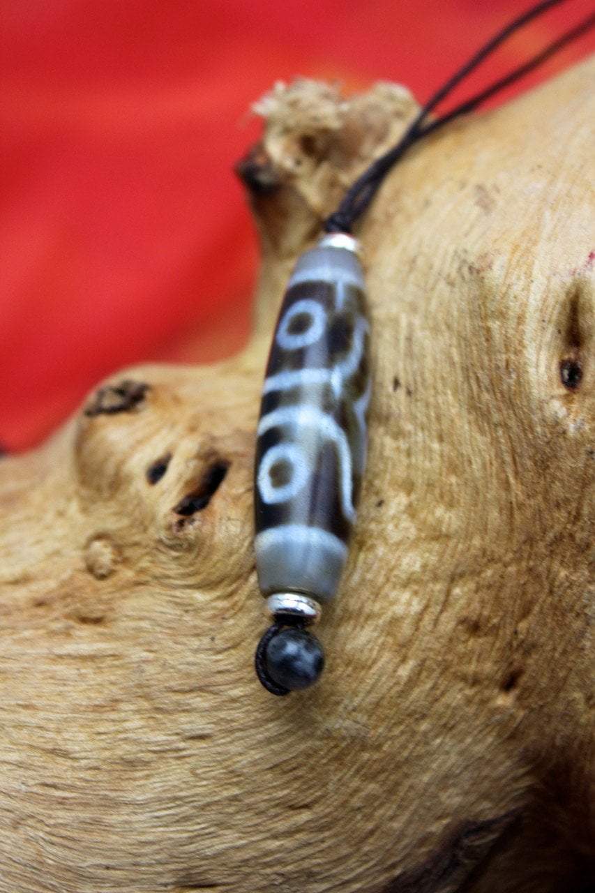 Agate 3-Eyed Vertical Dzi Bead Necklace