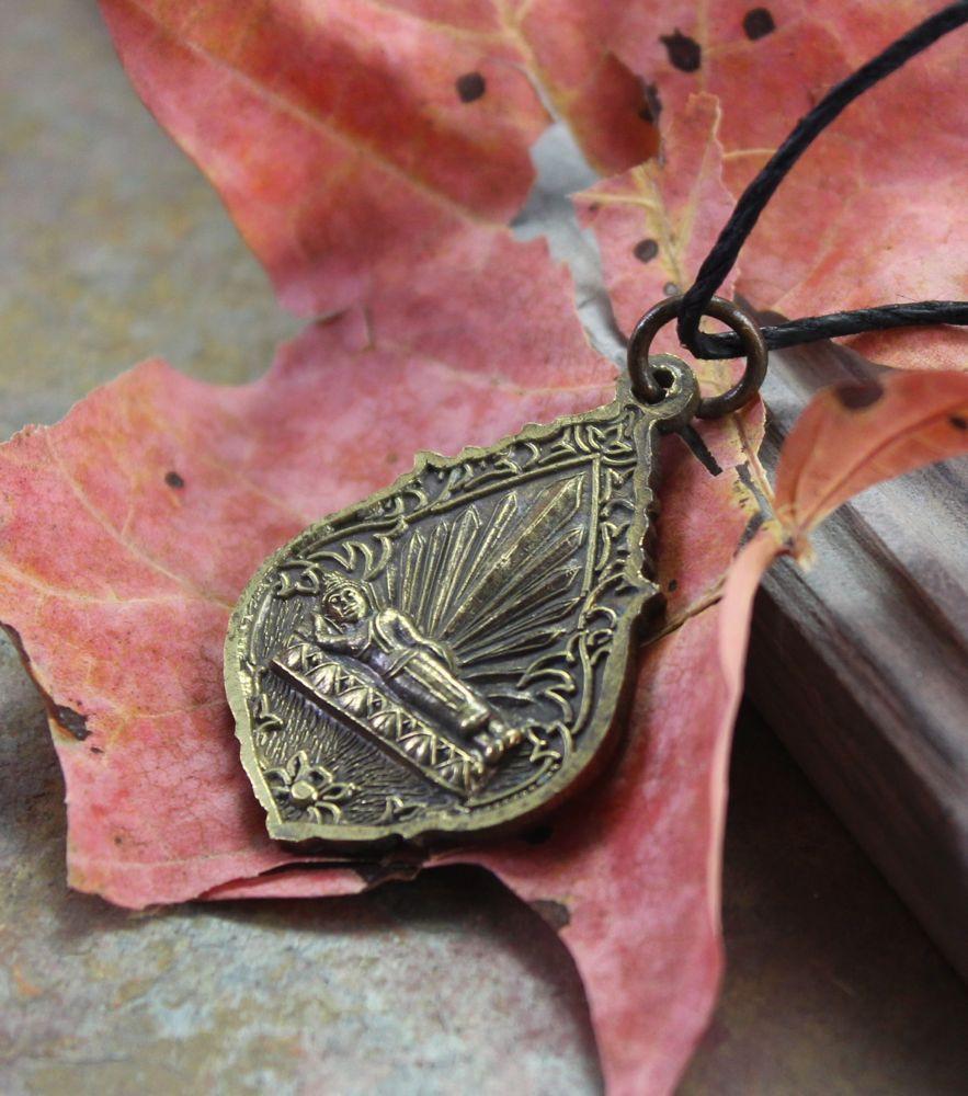 2 Sided Thai Reclining Buddha Amulet