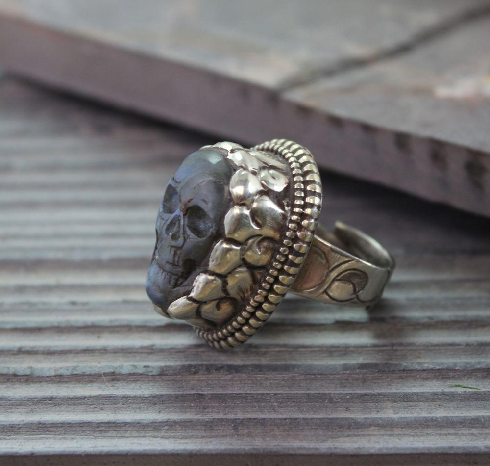Amazing Mens Hand Carved Tibetan Skull Ring