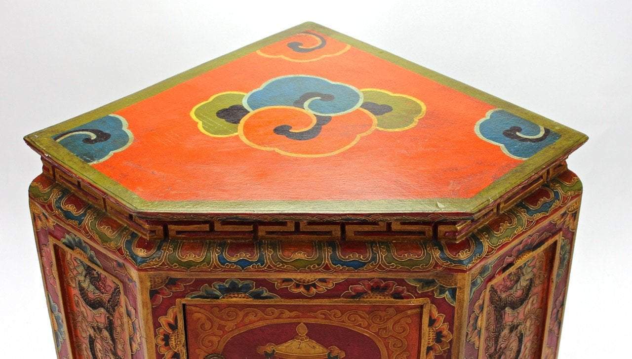 Banner of Victory Corner Cabinet