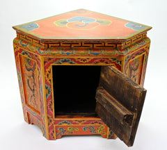 Banner of Victory Corner Cabinet