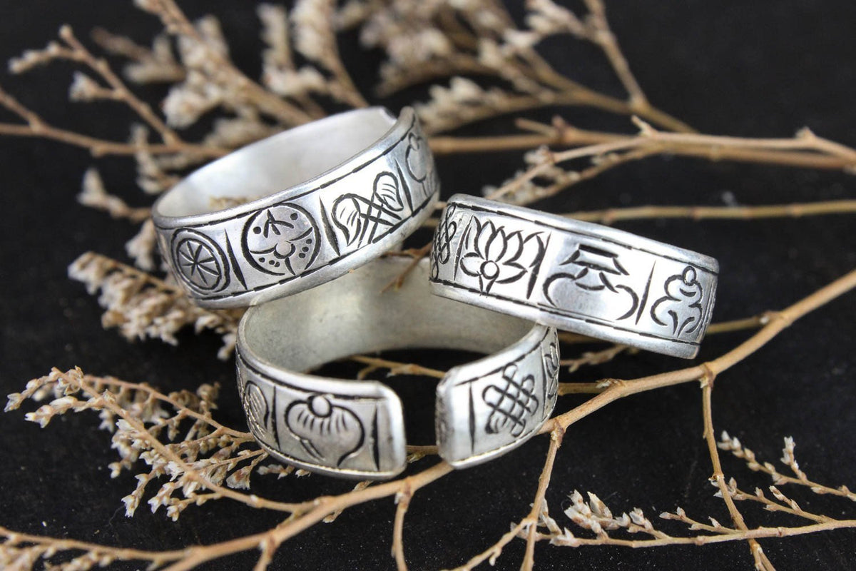 Adjustable 8 Auspicious Ring