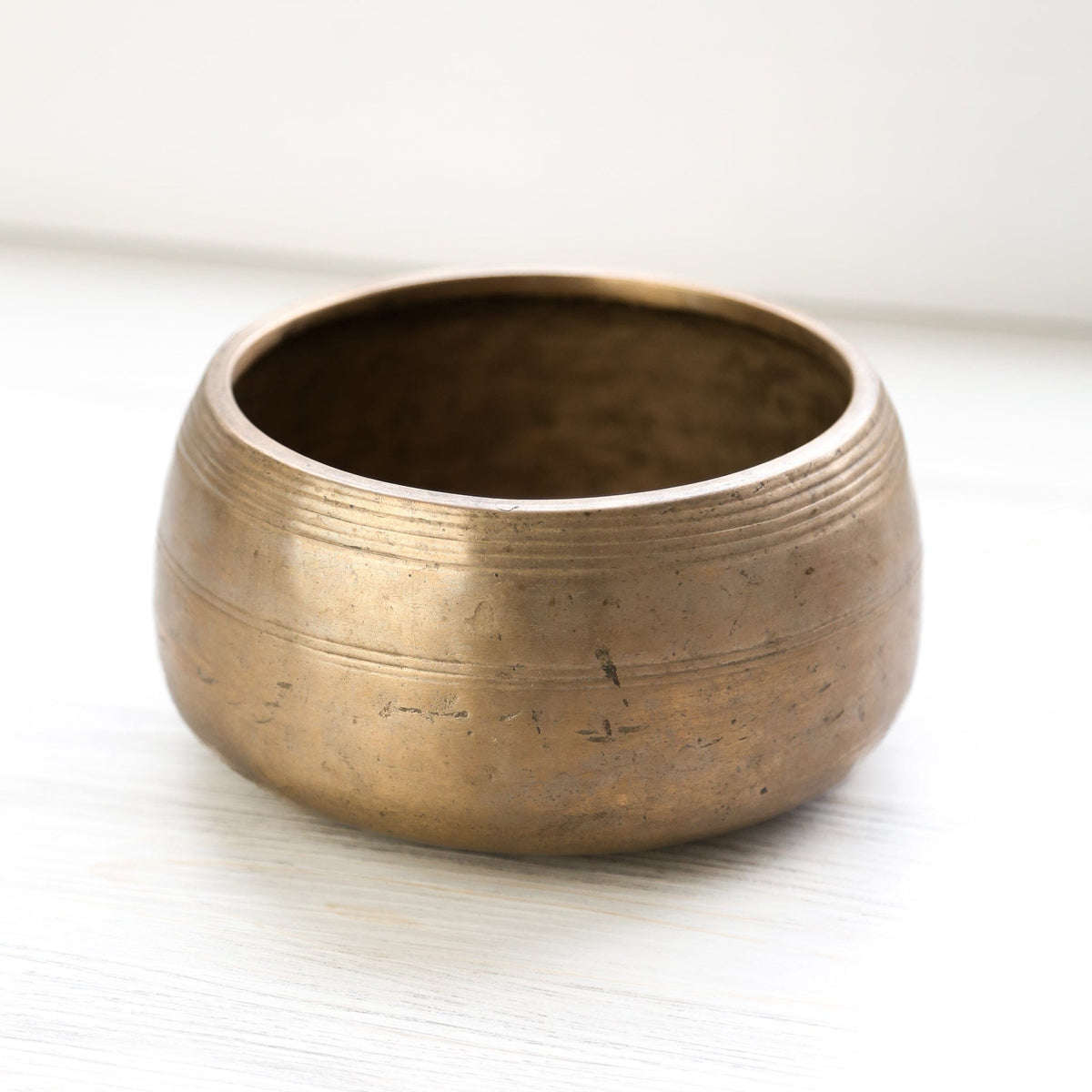 Antique Mani Singing Bowl - Root Chakra 519Hz