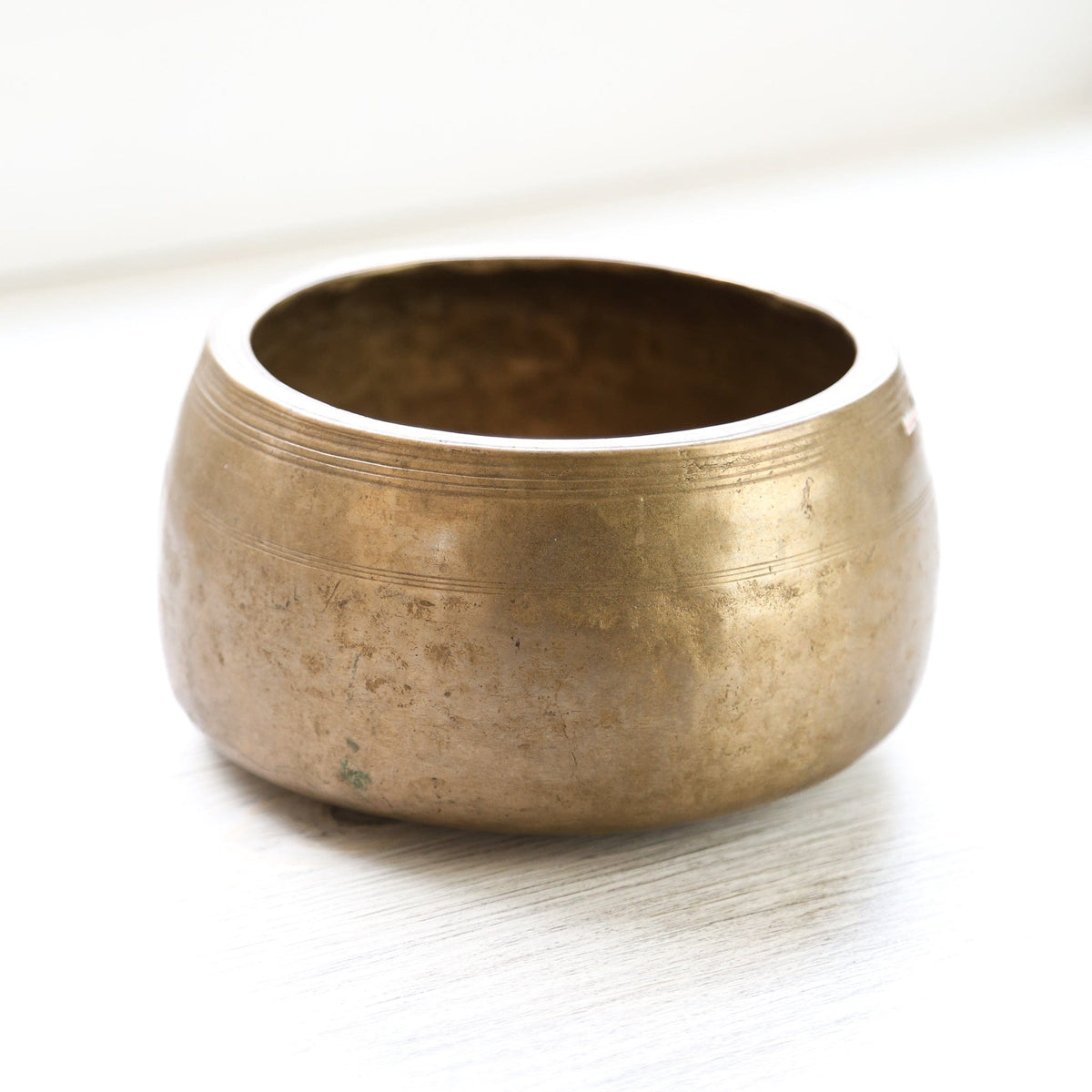 Antique Mani Singing Bowl - Sacral Chakra 575Hz