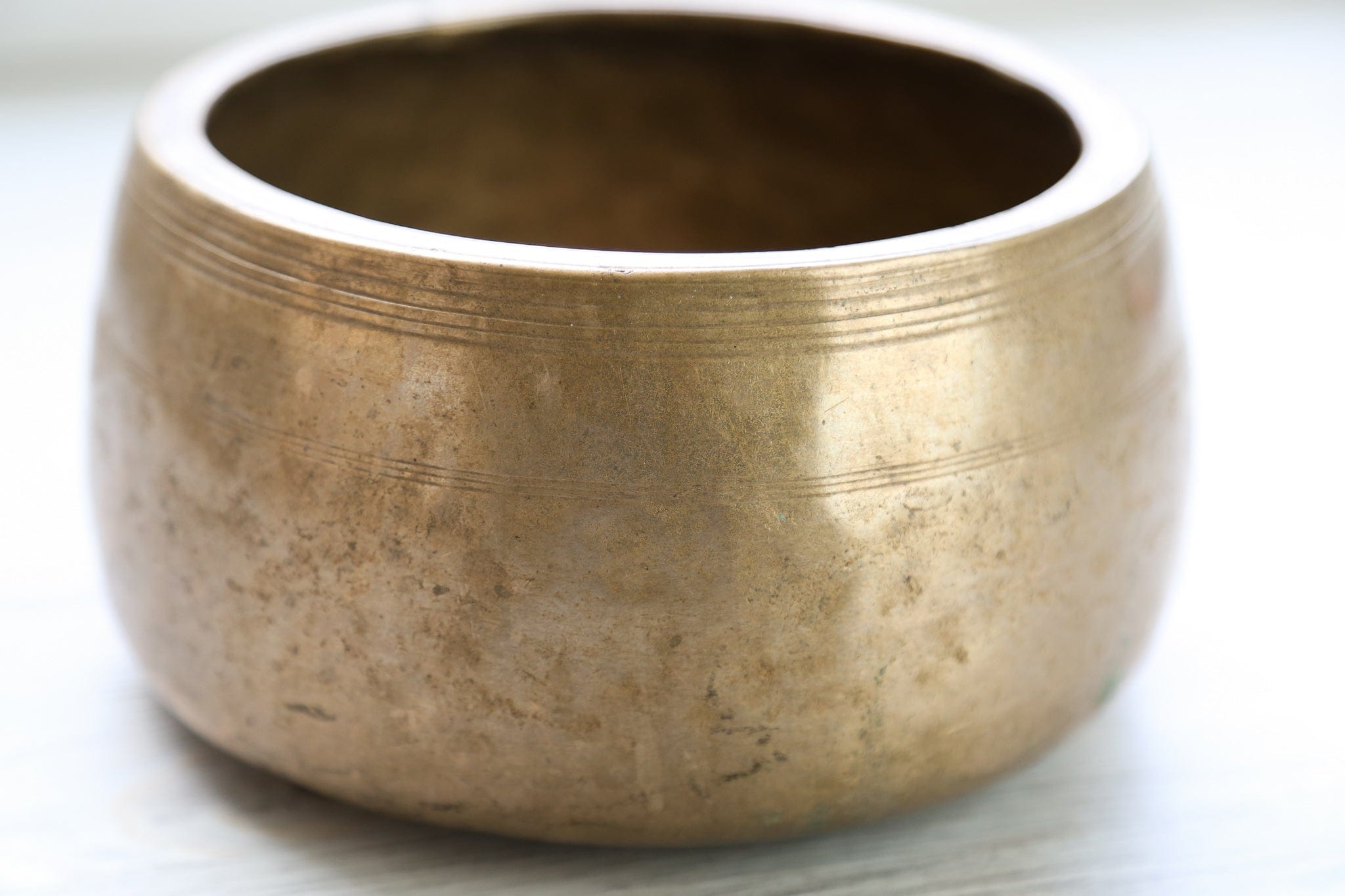 Antique Mani Singing Bowl - Sacral Chakra 575Hz