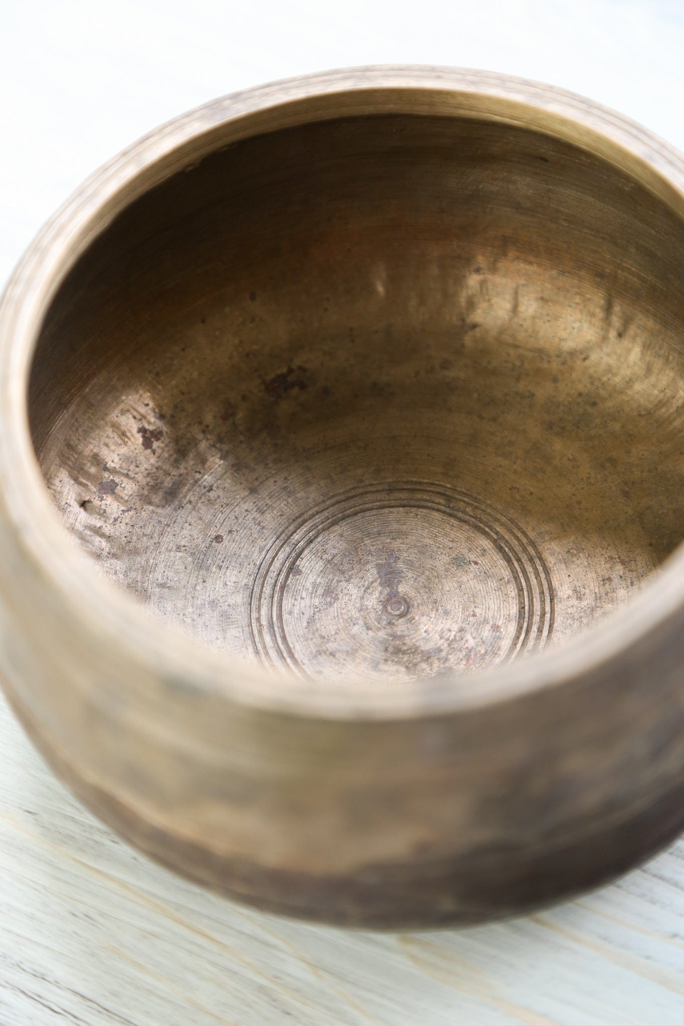 Antique Mani Singing Bowl - Solar Plexus Chakra 665 Hz