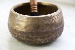 Antique Mani Singing Bowl - Solar Plexus Chakra 665 Hz