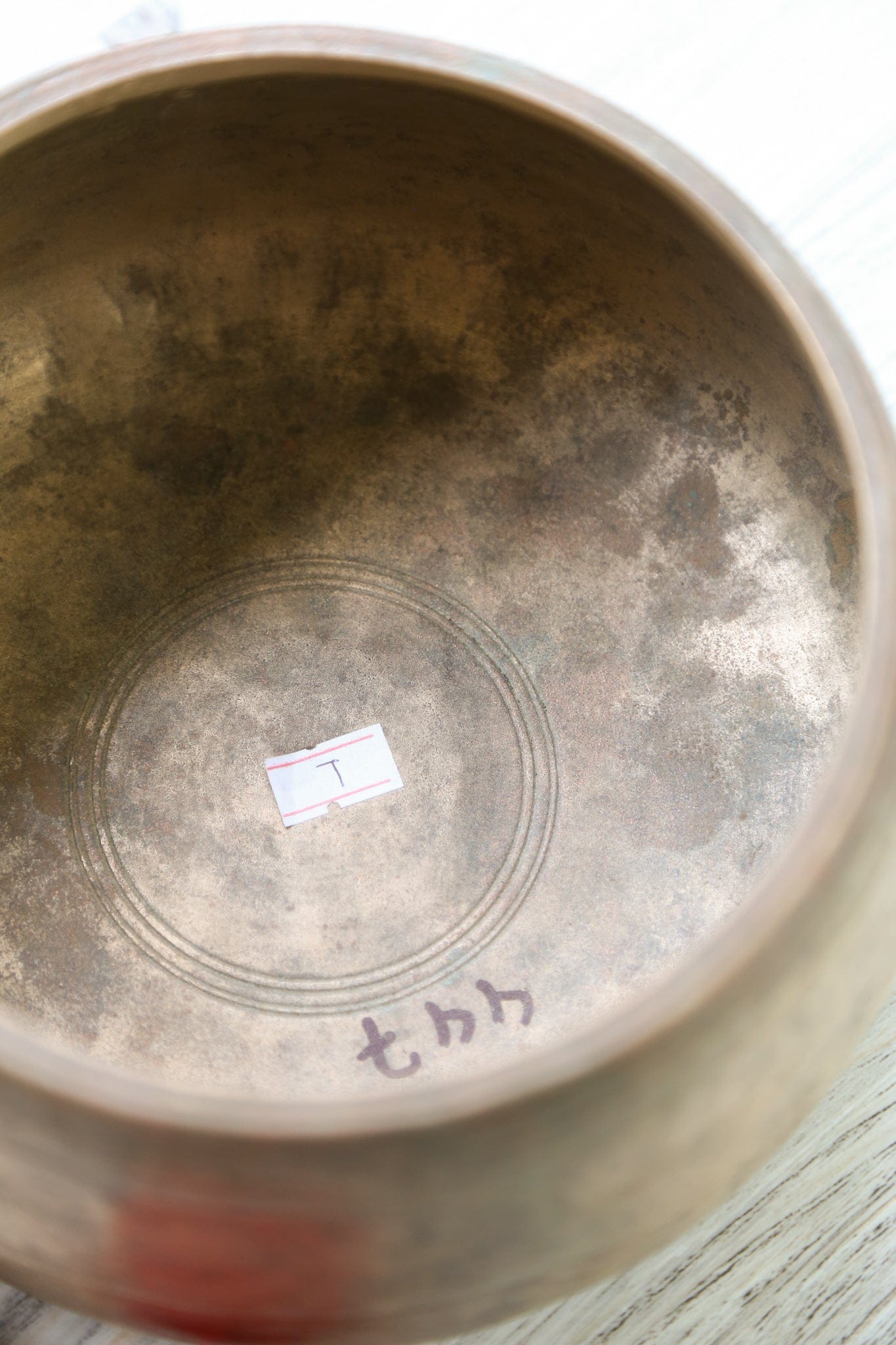 Antique Mani Singing Bowl - Third Eye Chakra 447Hz