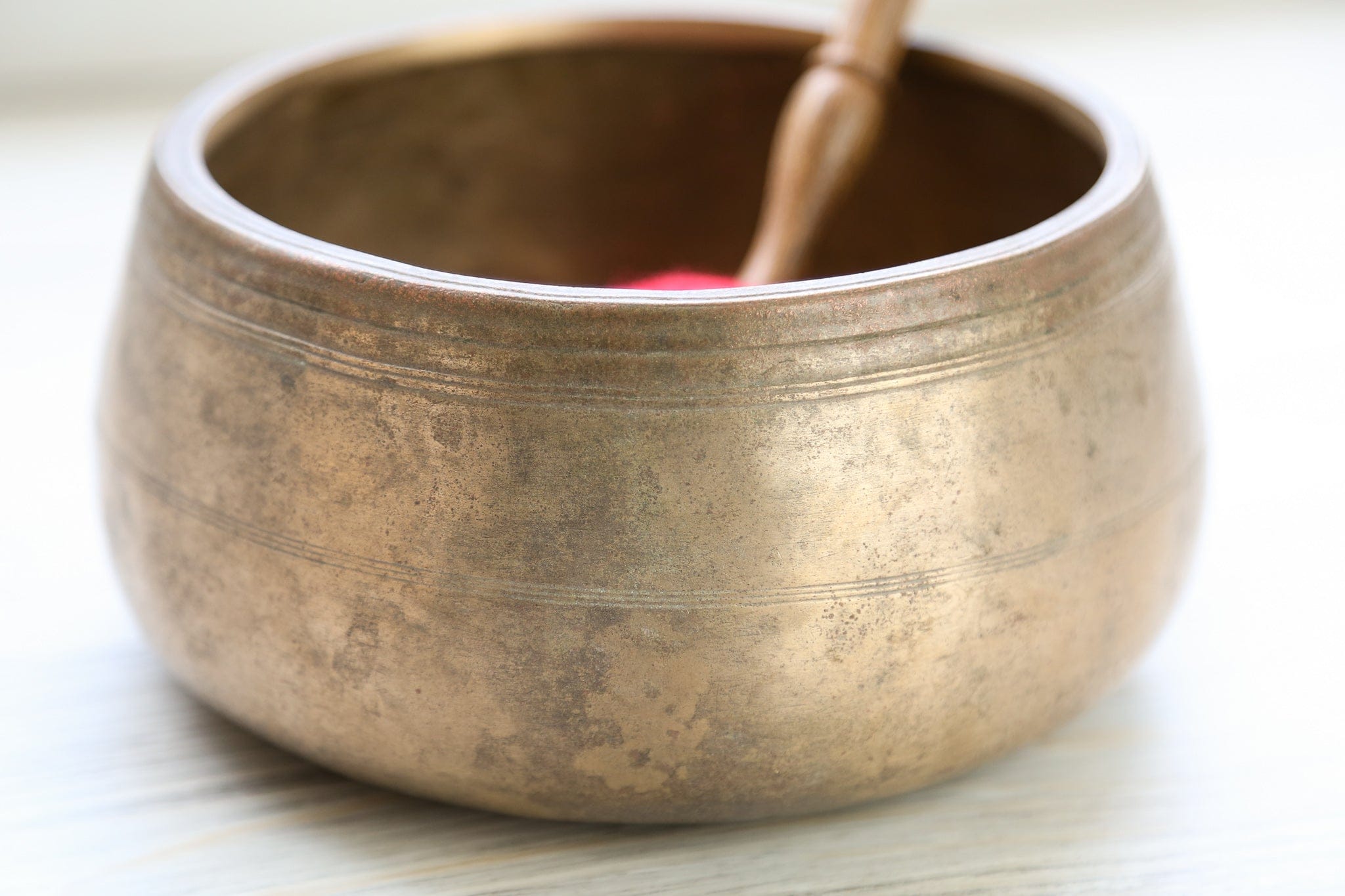 Antique Mani Singing Bowl - Third Eye Chakra 447Hz