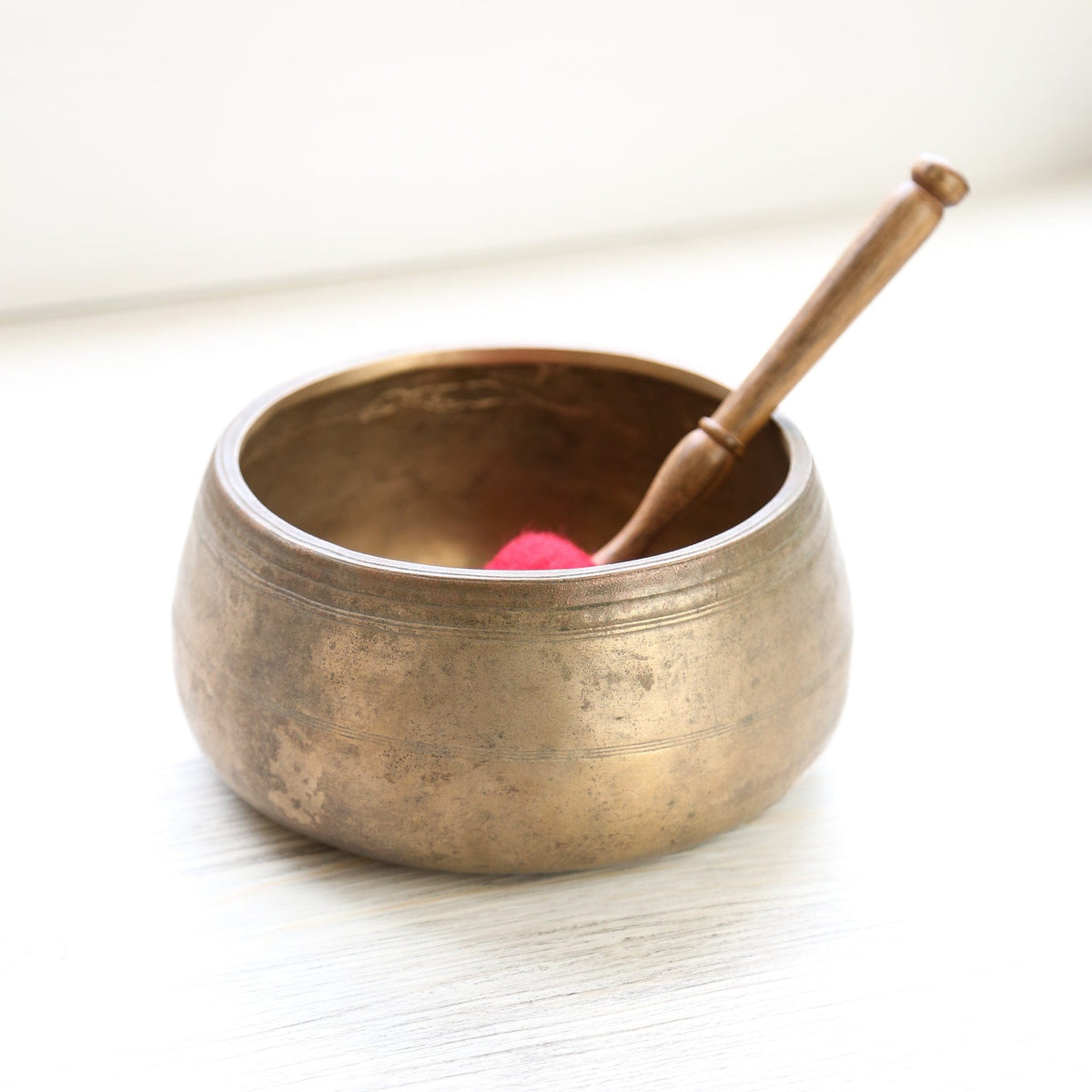 Antique Mani Singing Bowl - Third Eye Chakra 447Hz