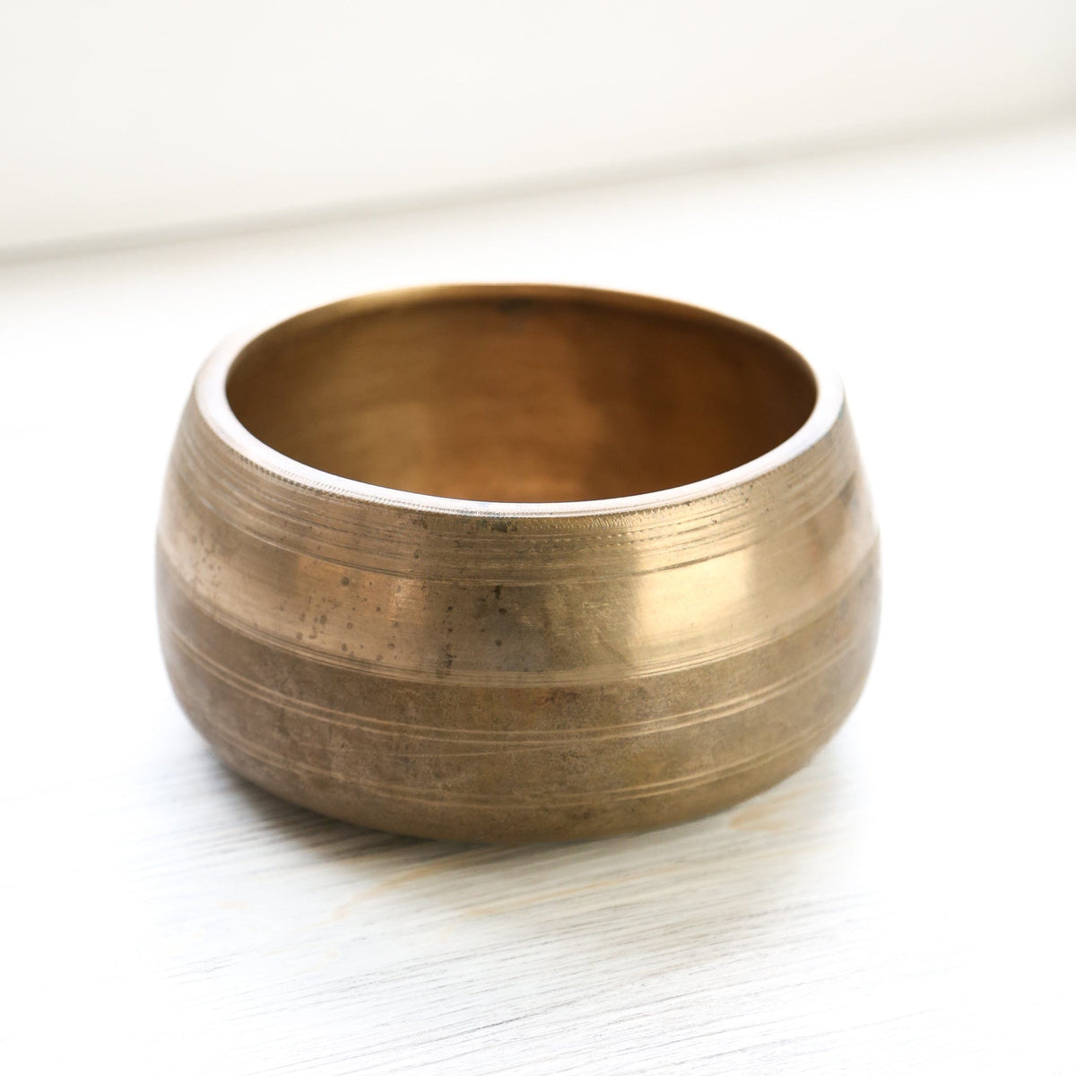 Antique Mani Singing Bowl - Third Eye Chakra 473Hz