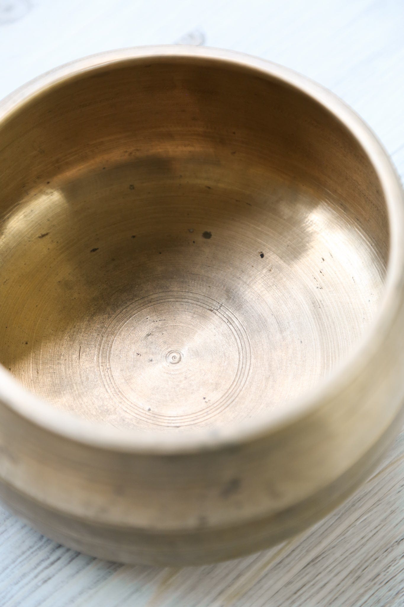 Antique Mani Singing Bowl - Third Eye Chakra 473Hz