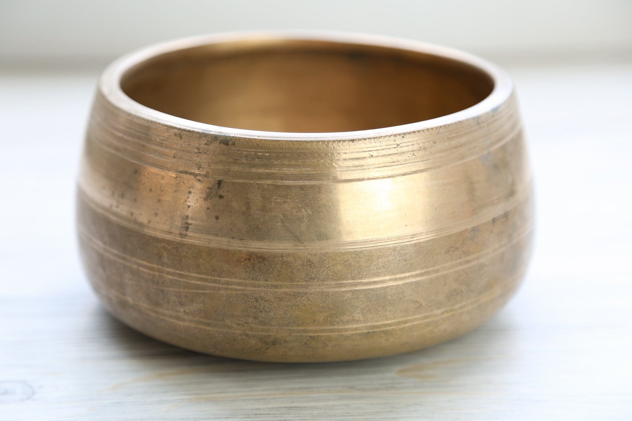Antique Mani Singing Bowl - Third Eye Chakra 473Hz