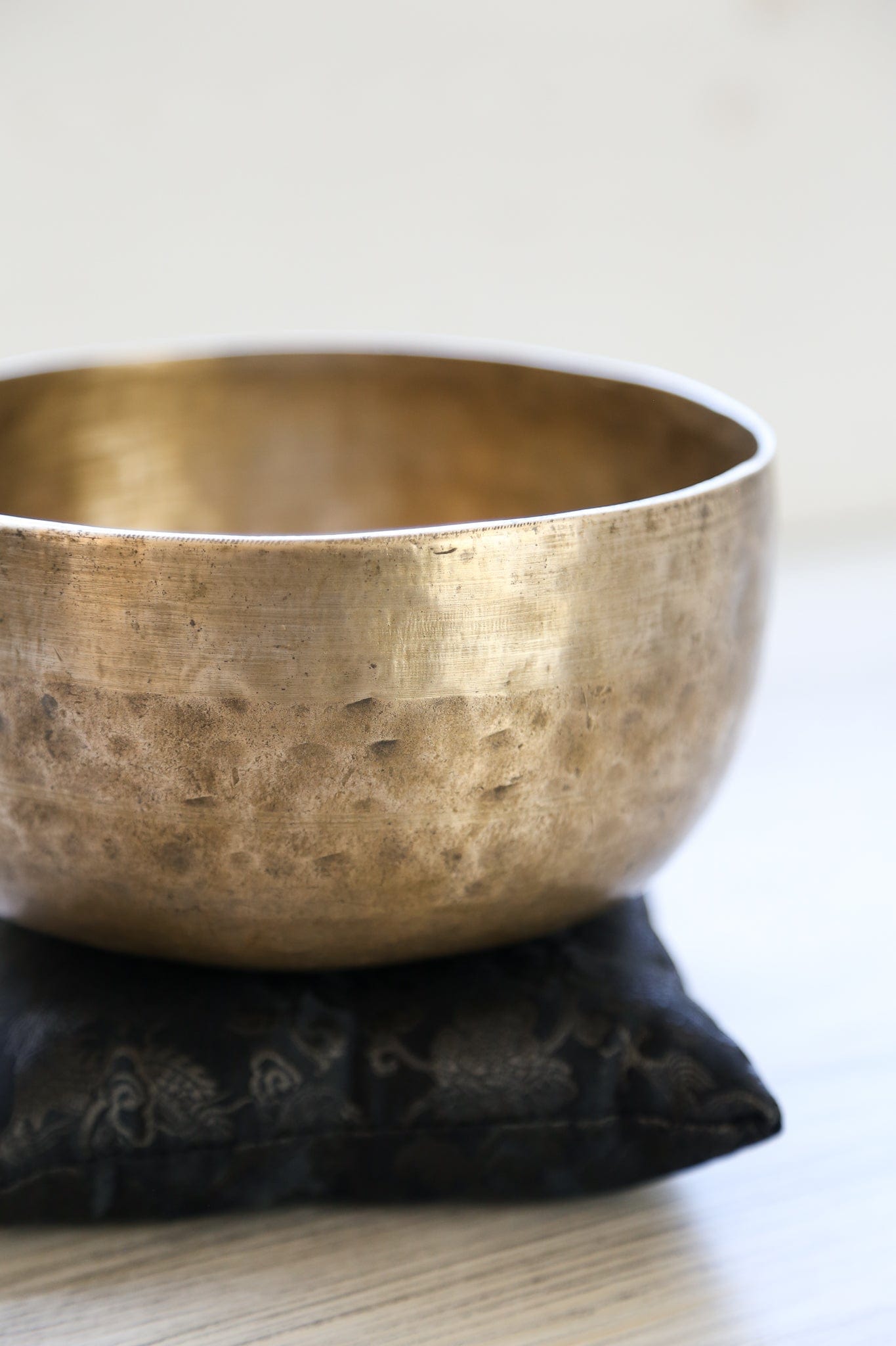 Antique Singing Bowl Heart Chakra 173 Hz