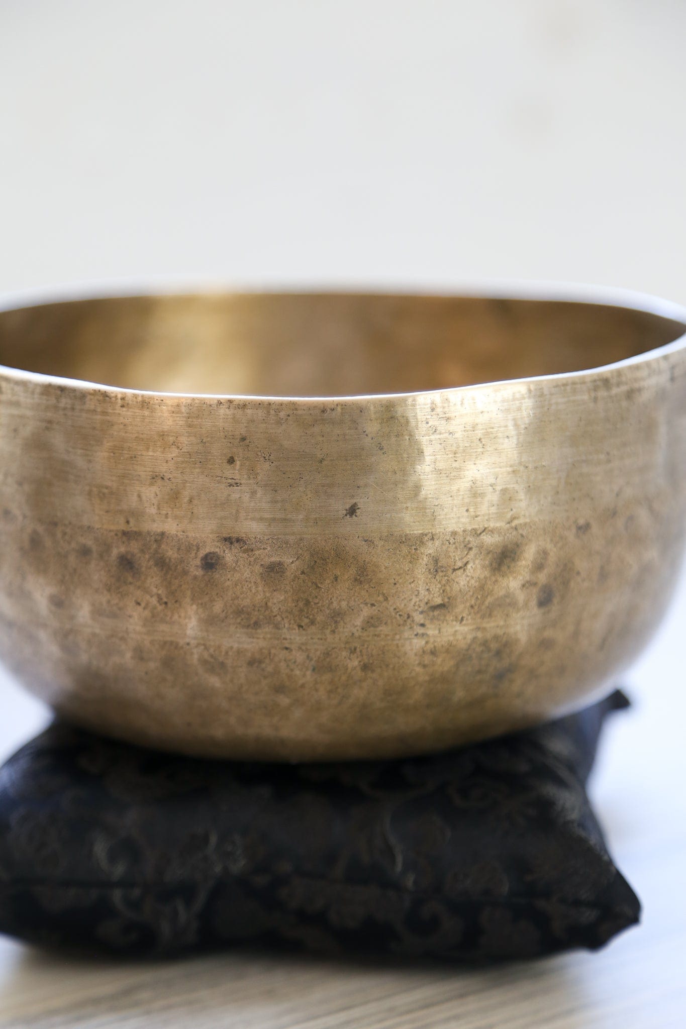 Antique Singing Bowl Heart Chakra 173 Hz