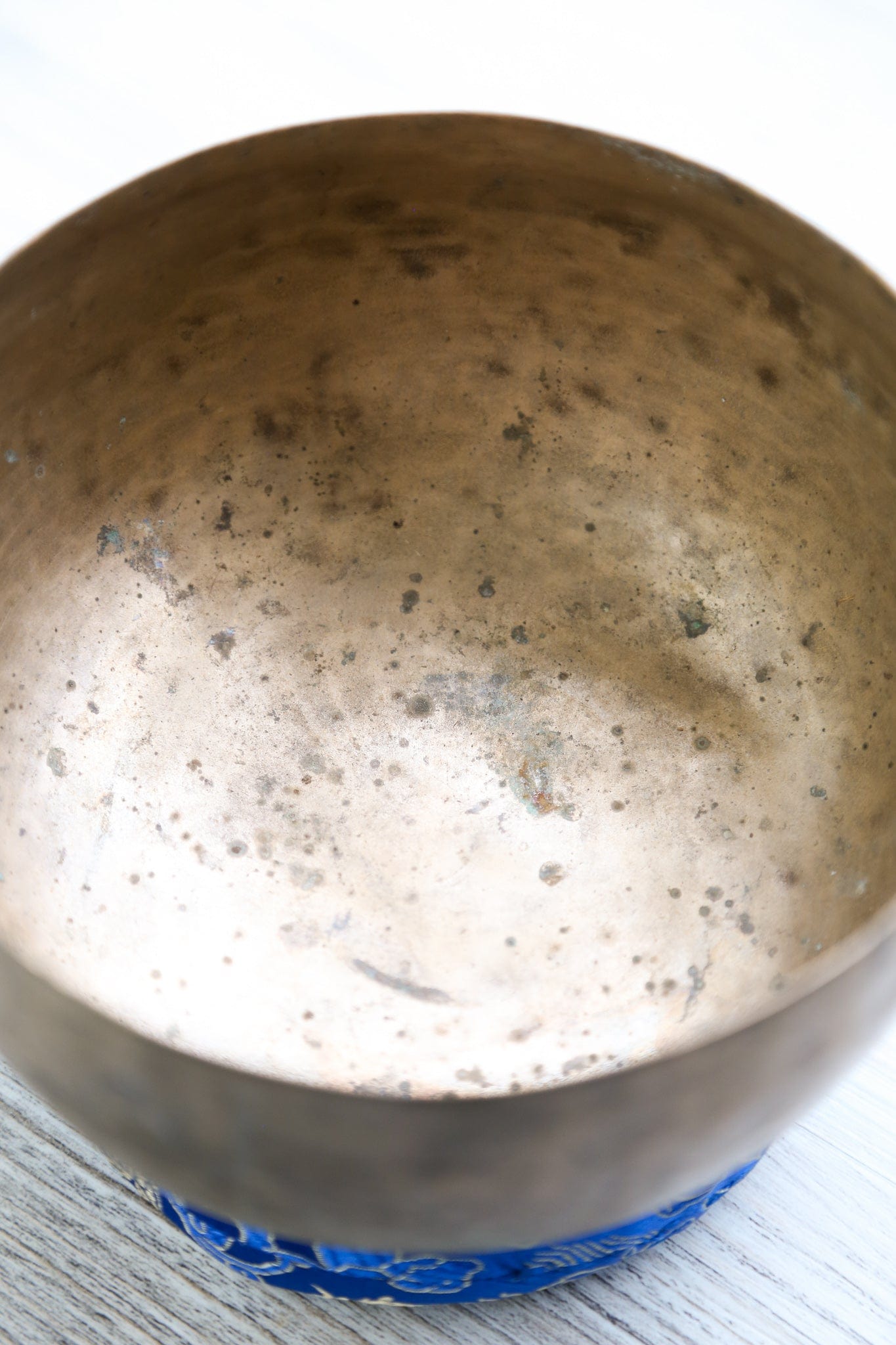 Antique Singing Bowl Root Chakra 140Hz