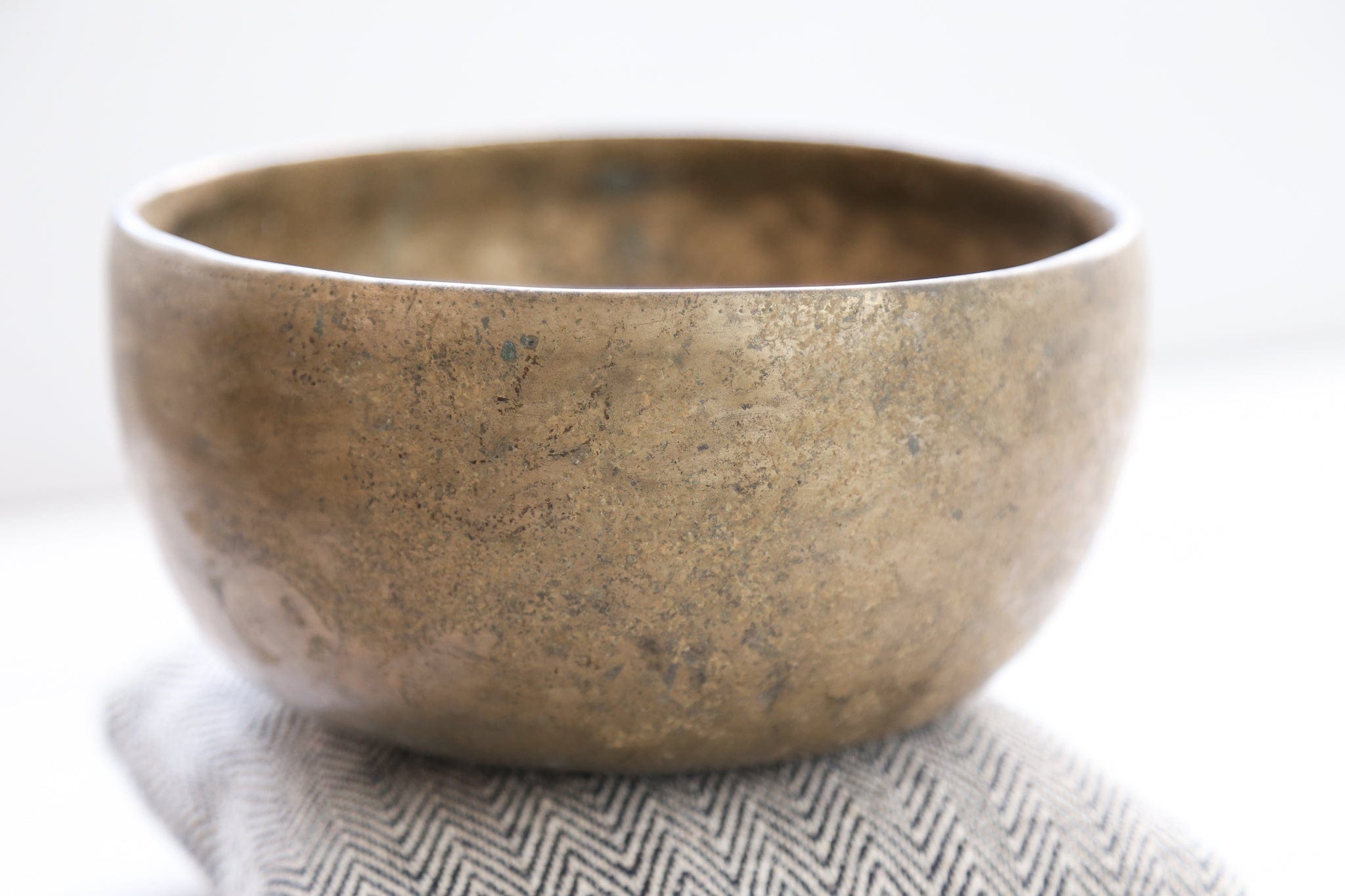 Antique Singing Bowl Third Eye Chakra 230 Hz