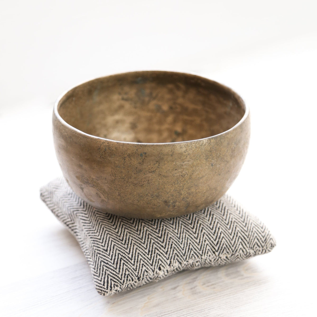 Antique Singing Bowl Third Eye Chakra 230 Hz
