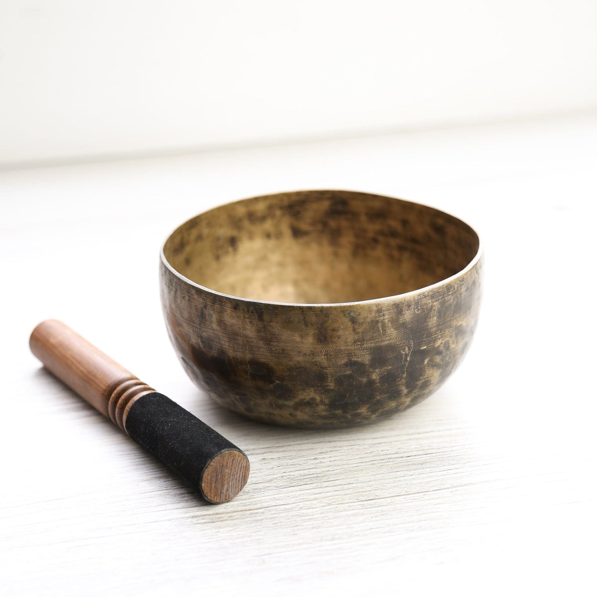 Antique Singing Bowl Third Eye Chakra 231Hz