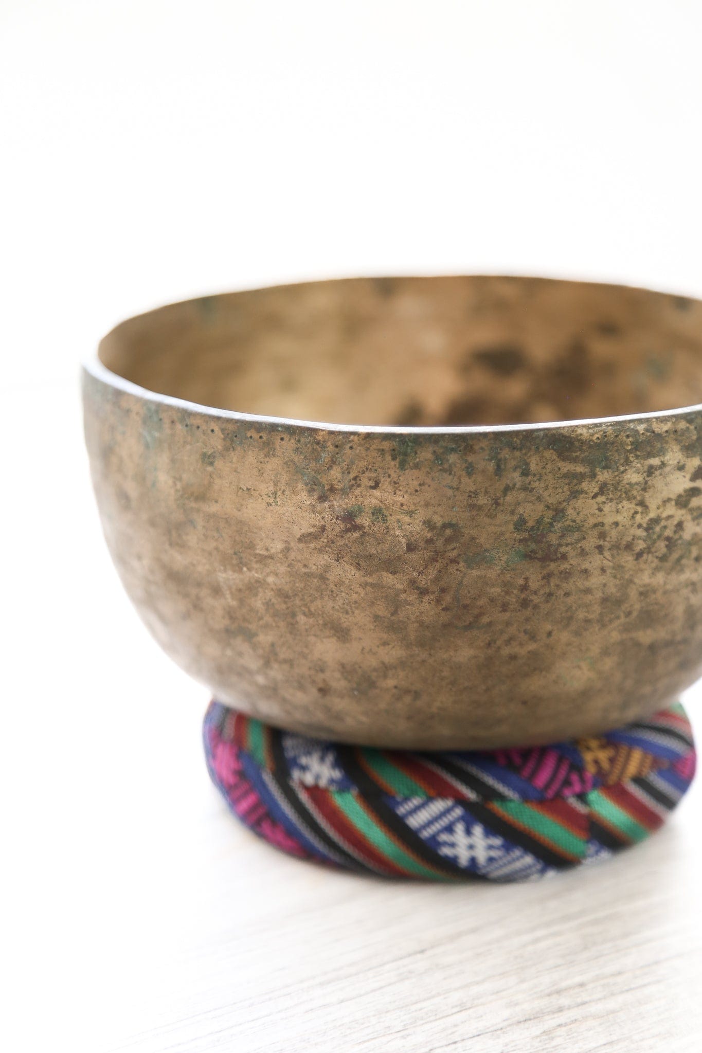 Antique Singing Bowl Third Eye Chakra 232 Hz