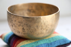 Antique Singing Bowl Throat Chakra 143Hz