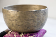 Antique Singing Bowl Throat Chakra 192 Hz