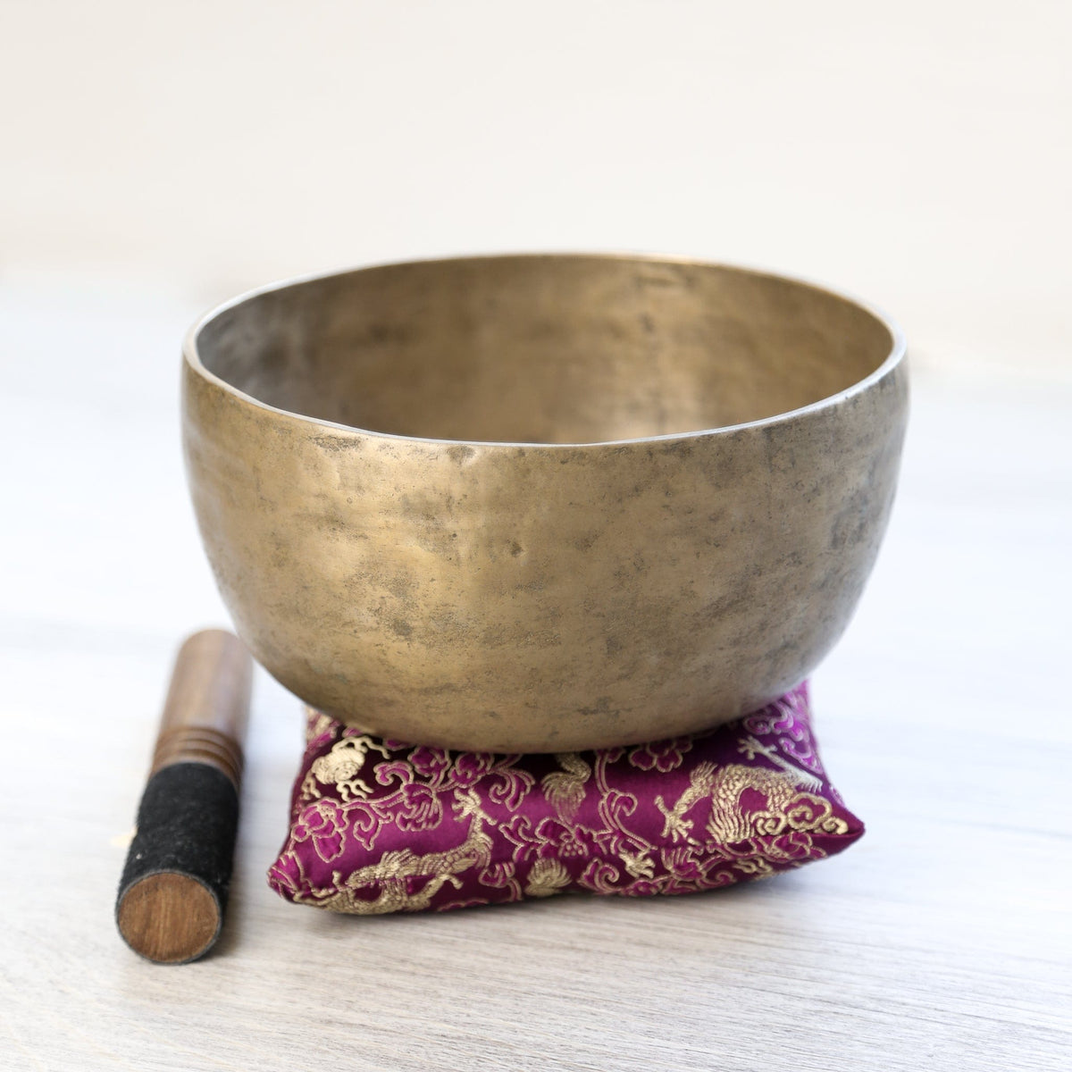 Antique Singing Bowl Throat Chakra 192 Hz