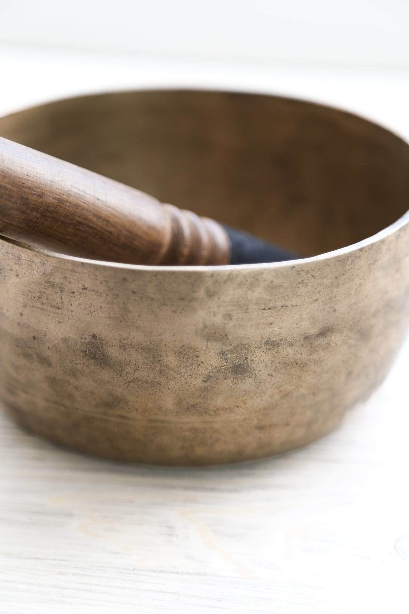 Antique Singing Bowl Throat Chakra 195 Hz
