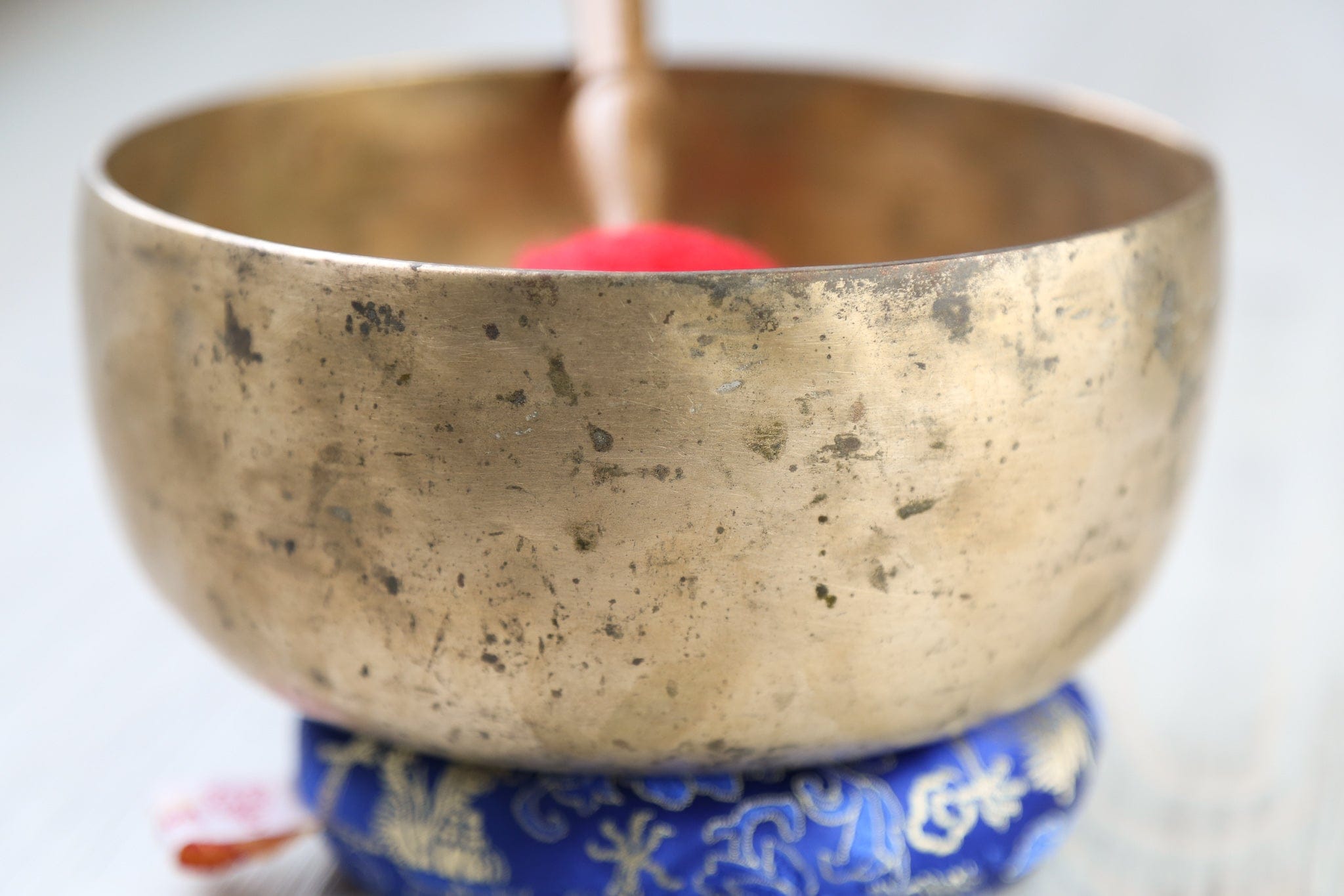 Antique Singing Bowl Throat Chakra 195Hz
