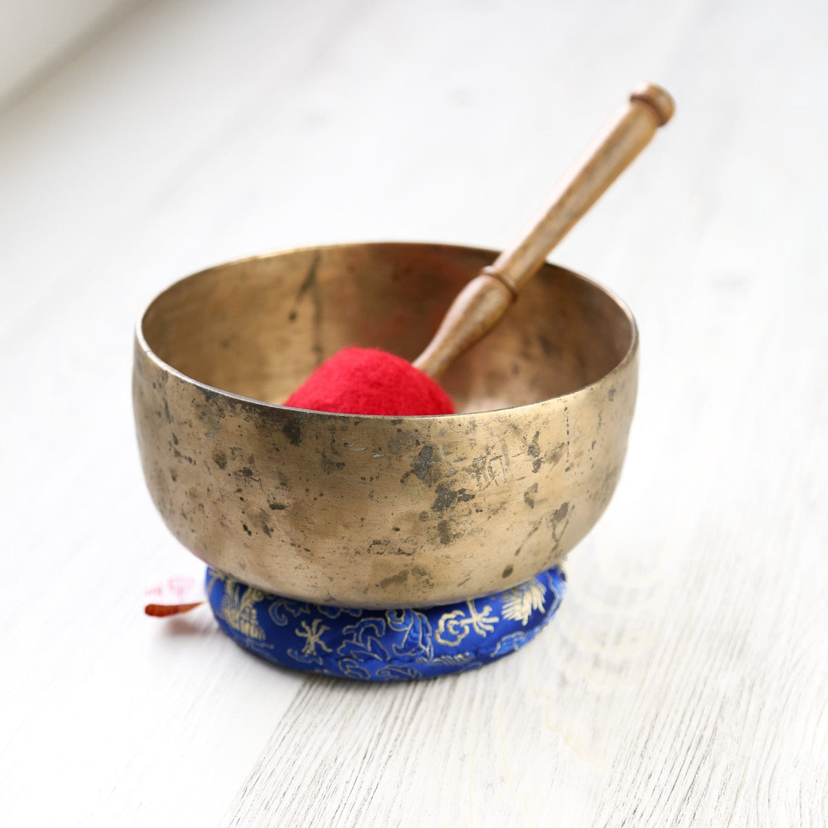 Antique Singing Bowl Throat Chakra 195Hz