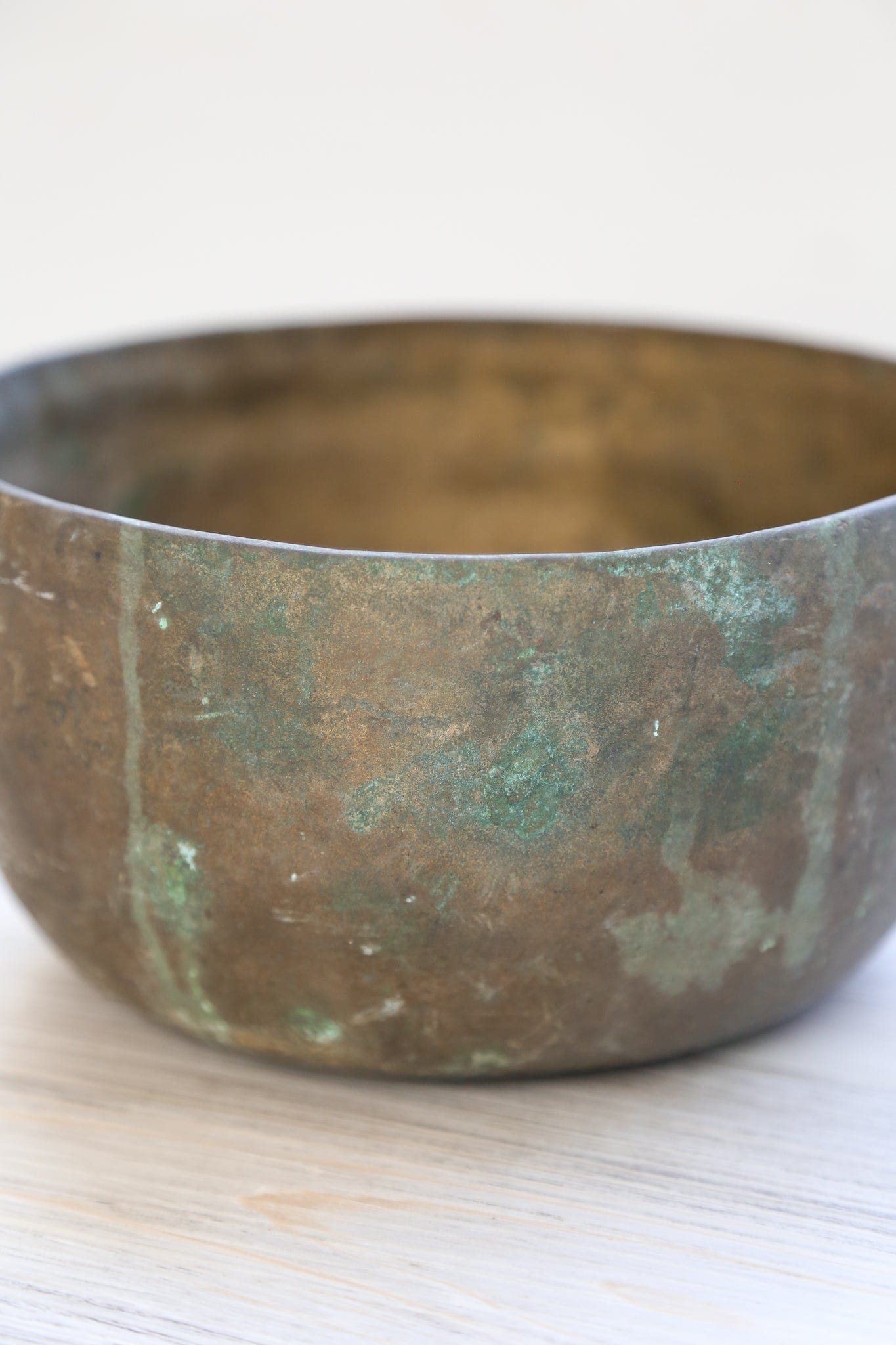 Antique Singing Bowl Throat Chakra 198 Hz