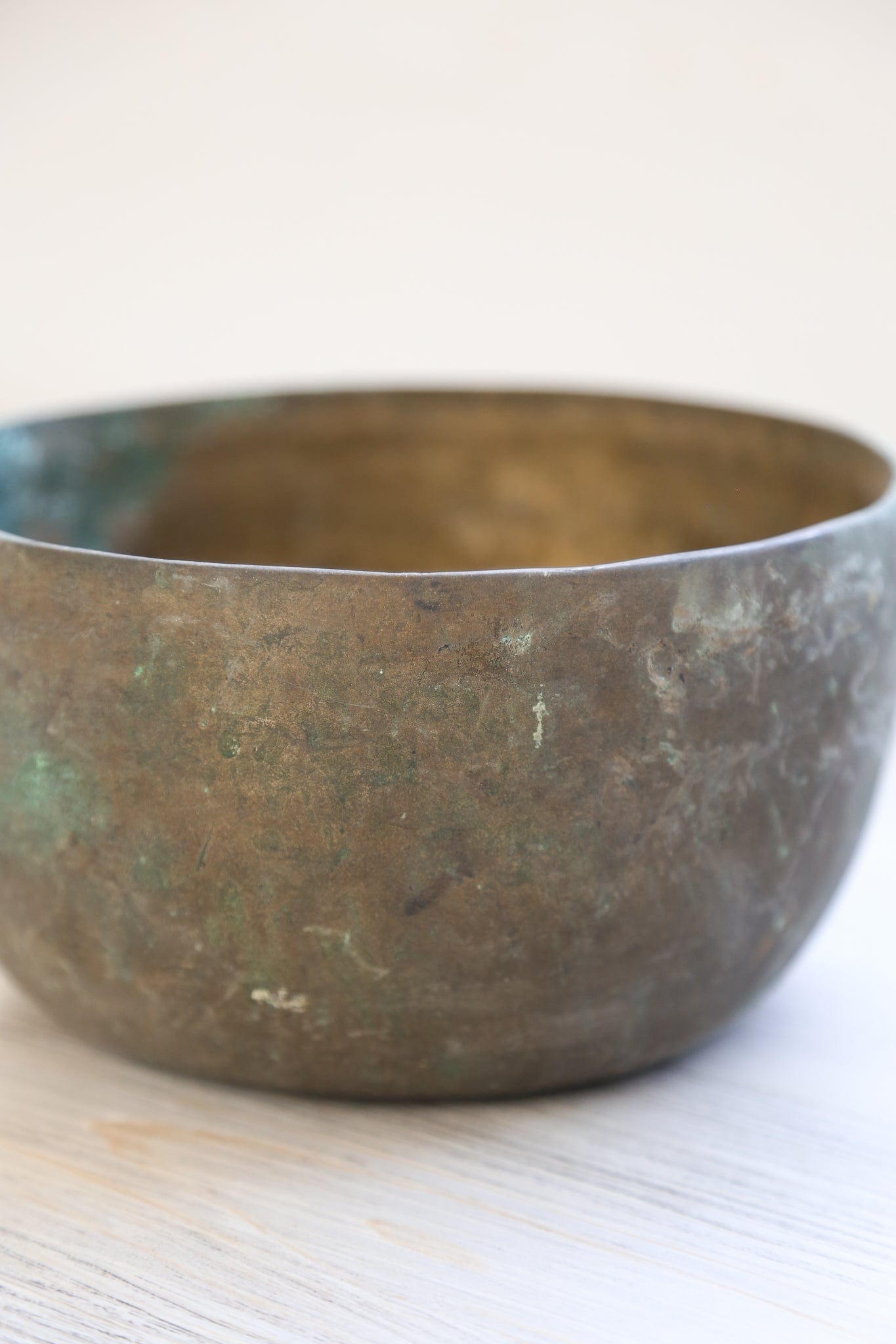 Antique Singing Bowl Throat Chakra 198 Hz
