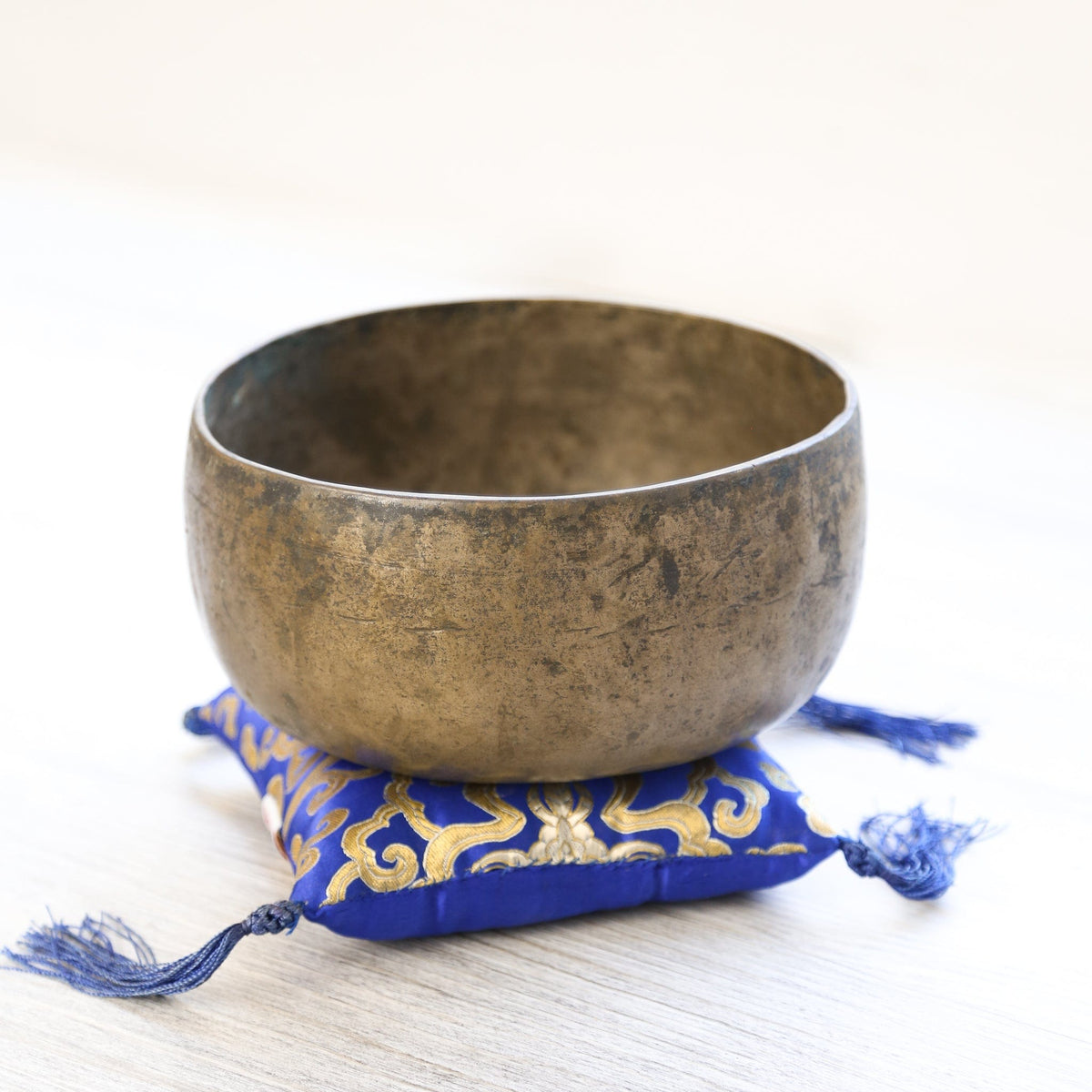 Antique Singing Bowl Throat Chakra 206 Hz