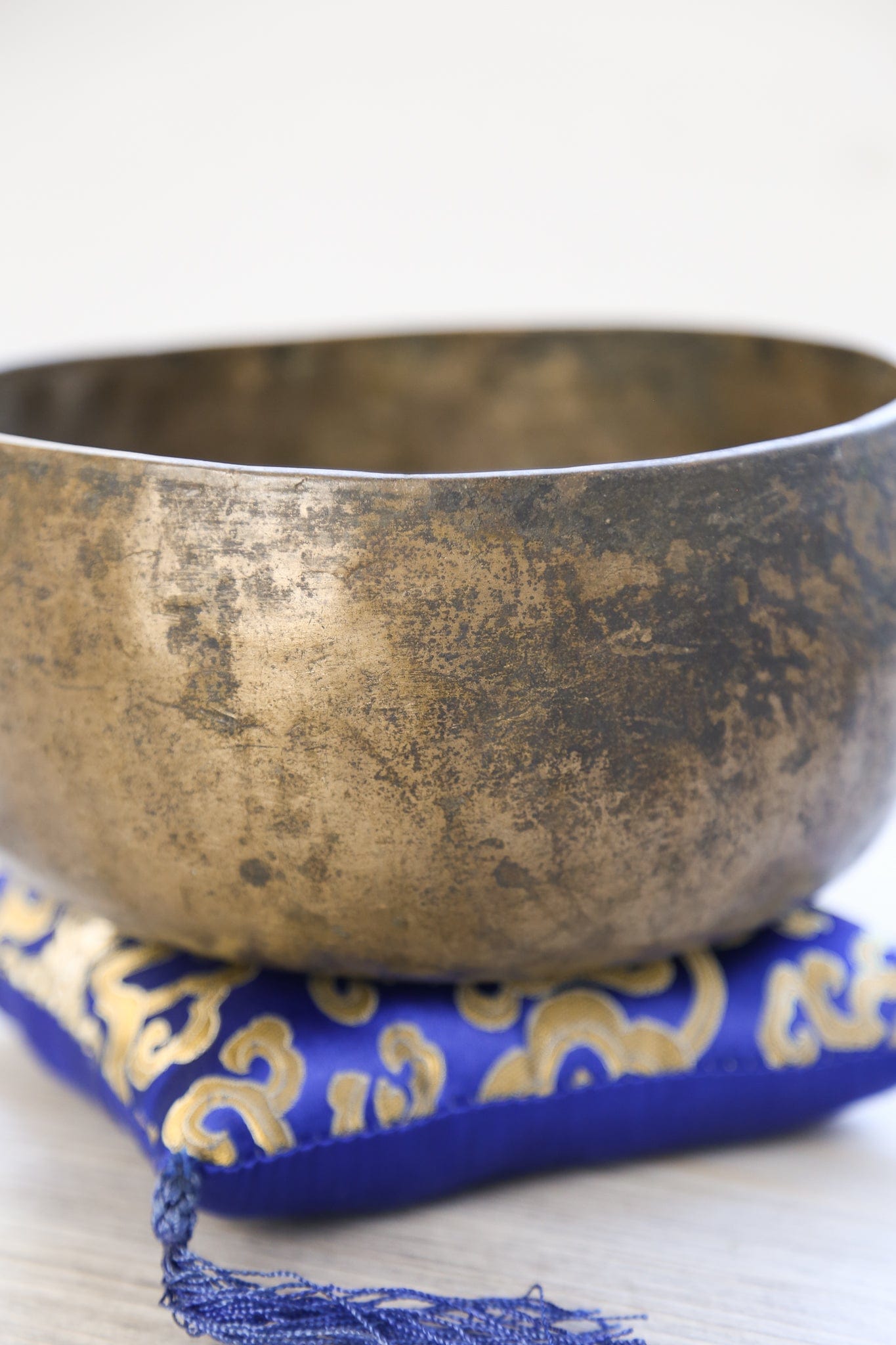 Antique Singing Bowl Throat Chakra 206 Hz